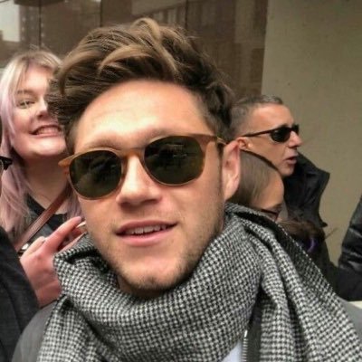 eroda_avenue's profile picture. currently somewhere over the rainbow