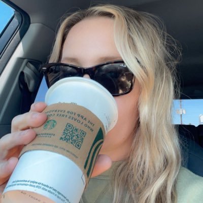 hippiebitch82's profile picture. 