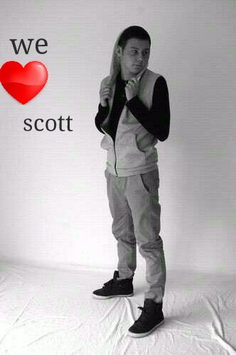 @concept_scott is just sex on legs :D follow if you agree . we tweet scott the things your to scared to...;)