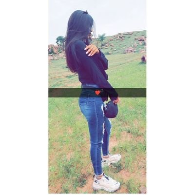 kia_sharma20