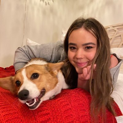 HansennZoe's profile picture. still don’t know how twitter works!!