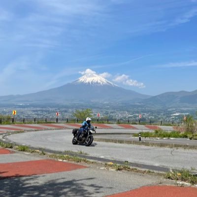 バイクバカMTｰ07とスウィッシュに乗ってます。基本ぼっちで時間があればバイクで走ってます。飛行機・お船に鉄道・バス・ミリモノ大好きヲタクのオッチャン。 🚌BUSドラやってます💨