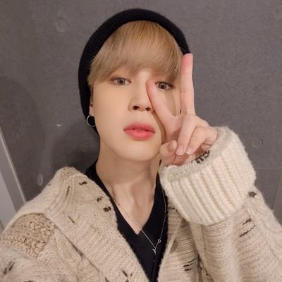 #JIMIN: Remember there is a person here in Korea, in the city of Seoul, who understands you. 🌟