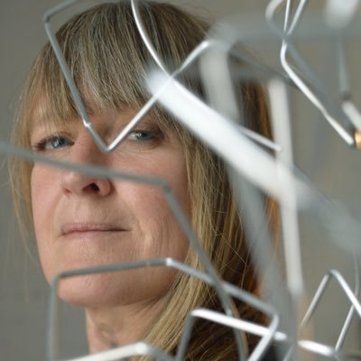 Esther Rolinson - Artistさんのプロフィール画像