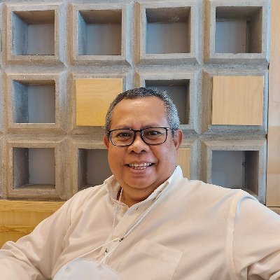 Dapetza's profile picture. Pastor (Pendeta) at GKO Cibitung, Lecturer at London School of Public Relations; Ketua Yamuger