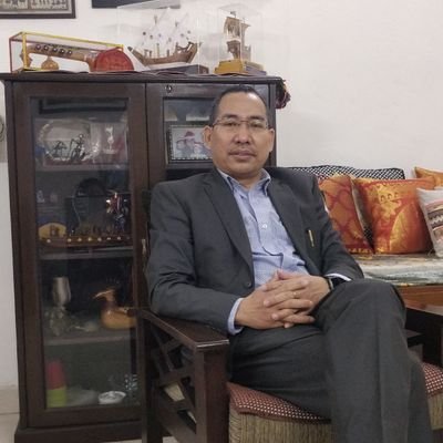 KamsuanL's profile picture. Live in the moment but not for the moment.