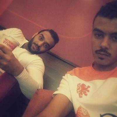 في قانون الحب لا يجوز لك الغياب إلا بفترة النوم ويحق لي أن ايقظك حين اشتاق