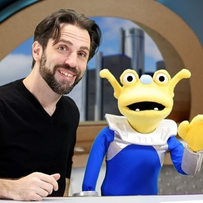 Writer - Illustrator - Sculptor - Puppet Builder - Speaker Producing a show called ART on EARTH
My book - Gruel Snarl Draws a Wild Zugthing.