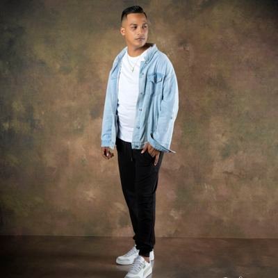 Josue242819's profile picture. 