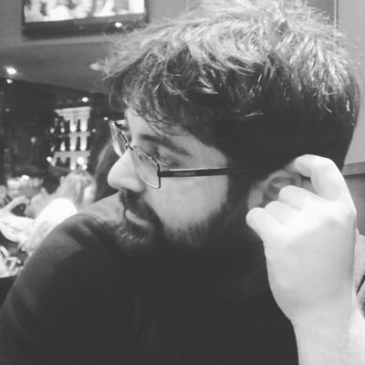 Fillo de Durin Matemago da computación Enxeñeiro de contos e poemas Máster en autoestopismo galáctico Doutor en escoria rebelde Interino na caverna de Platón
