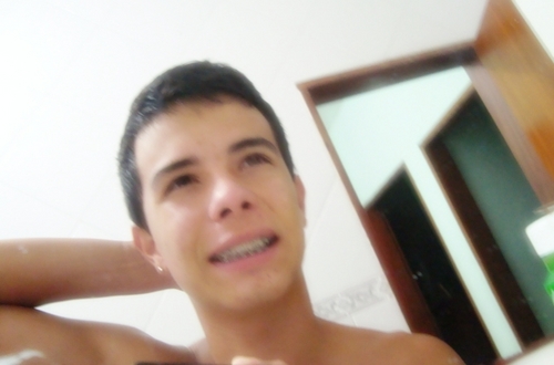 Te desejo. Quero te levar pra cama. Fazer você suar, tremer. Quero ver você delirar. Te espero! Assinado: A gripe.