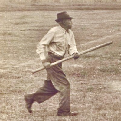 ロマ民族(ジプシー)の言語の研究者。ルーマニア国立バベシュ・ボヨイ大学日本文化センター所長/神戸市外大客員研究員/国際ロマ連盟日本代表/アテネ・フランセ、ルーマニア文化学院、東外大OA講師。著書:『ロマニ・コード』https://t.co/aksieY9s6l 『呪文の言語学』https://t.co/3cYSDqIPSmなど