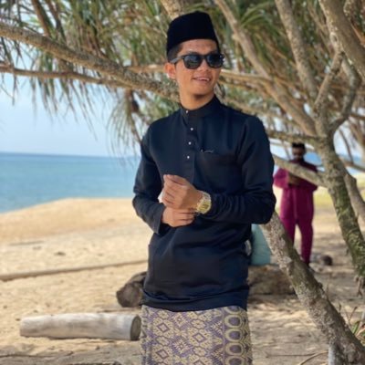 setiap orang punya cerita...sebab itu mereka berbeza...sama pada fizikal,tapi berbeza pada cara pemikirannya..
