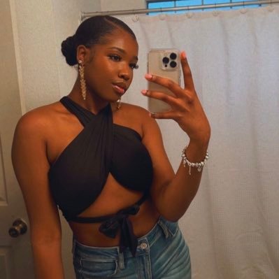 courtneypf5's profile picture. 🇭🇹 | texas ex