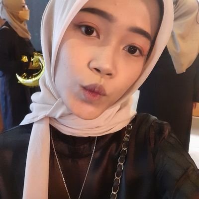 ch4singherdream's profile picture. 18 | chasing her dream | @kuavisinatra for more secret🤫