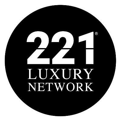 We Are A Global Luxury Marketplace
221© transforms how consumers buy & sell properties and connect with real estate and mortgage professionals.