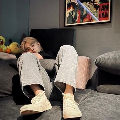 ﹙ 𝐑𝐏 ﹚┊a man who has 12 dorky son and a leader of the group. boyfriend material type, part of 𝑯𝒊𝒑 𝑯𝒐𝒑 𝑻𝒆𝒂𝒎 as leader. 𝑪𝒉𝒐𝒊 𝑺𝒆𝒖𝒏𝒈𝒄𝒉𝒆𝒐𝒍