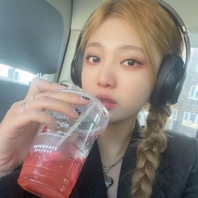 ults : skz, kep1er :3 stan : blackpink, aespa supp : nmixx, enhypen - volviendo a usar esta cuenta 😭😭