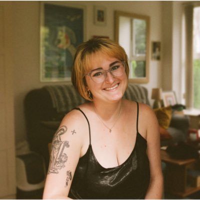 ⚰️🕯Horror. Gothic. Hagiography. Buffy. Medievalism. Co-convenor @nwmsNetwork 📚 PhD (in progress) @ECW_UoM. She/Her. 🏳️‍🌈