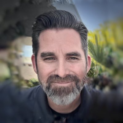 Coordinator for the Perris Union High School 1:1 District. Leading Edge Certified. Coding enthusiast. Maker. Husband and Father. Founder of #selfieswithmark.