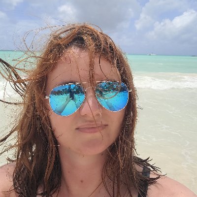 ewelinaolejnik's profile picture. "Czemu ty się, zła godzino,
z niepotrzebnym mieszasz lękiem?
Jesteś - a więc musisz minąć.
Miniesz - a więc to jest piękne"