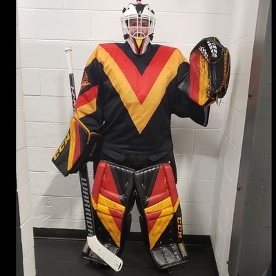 Mindingmynet's profile picture. Mid-low beer league tender. Fluent in motorcycling. Suffering from severe rubber burns.