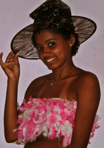 αquelα que todos αchαum os piores defeitos,
mαs que continuα vivendo
porque sαo os defeitos que lhe tornαum diferente (³)
dαs perfeitinhαs c: ♥