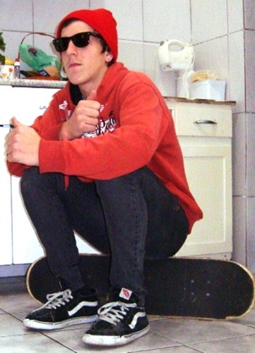 Skate Boards, Yesterday, TodaY, ForeveR......
                 # SKABODEVER#
Segue Eu Sigo De volta BriGaDu *_*