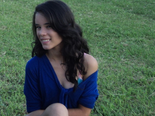 Pernambucana típica,15 anos, leonina, meiga,amiga,inteligente, e como todo mundo com seus defeitos...