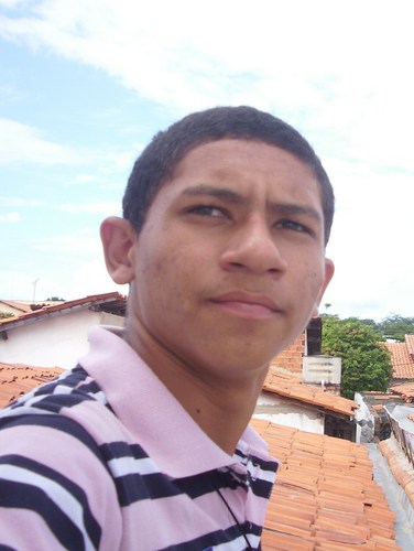 Sou técnico em mecânica de auto e diesel,sou web design,sou busologo no site ÔNIBUS BRASIL.isso é um pouco do que Deus mi deu...