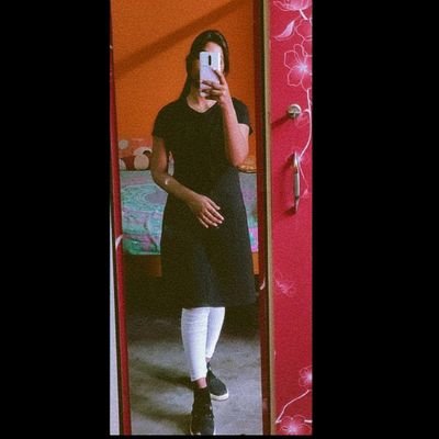 Leo ♌
Extrovert 🤝
Blessed 24🌻
insta id - browny_babe