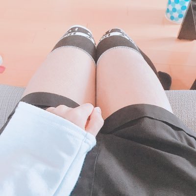 小さい女児服を着て恥ずかしいことをするのが好きな男の娘！オムツも大好き！