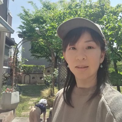 奈良生まれ、東京暮らし。3歳息子を育てながら仕事に奮闘しつつ、時間を見つけてフラ語学習中。
J'habite à Tokyo. Je travaille dur apprendre le français, conciliant travail et parentalité.