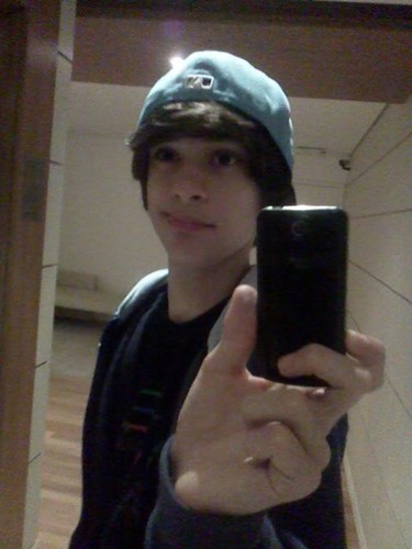 14 anos, Escorpião, curto andar de skate, promoter da @Absolut4fun , Mulheres... Se quiser me conhecer melhor #Folow me s2.