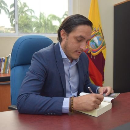 Doctor en Derecho por la @Pucp, profesor @UdeGuayaquil, colaborador en https://t.co/mYH3XQzcX6🇮🇹 y consultor jurídico. Somos Fundación TIKAY🌳💧🦜🐾🐳