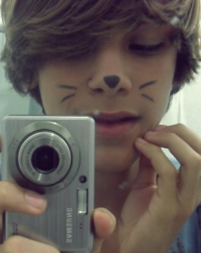 ;   segue ?  juro que do beijinho :*