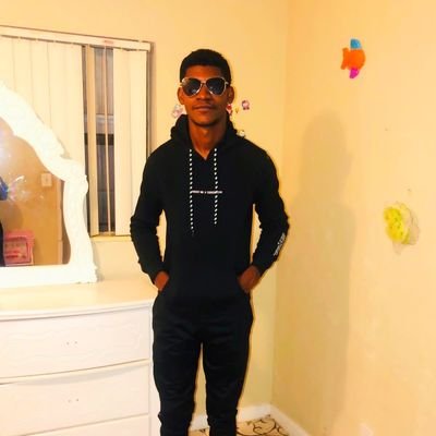 très cool, respectueux,sympa, attentionné, créatif parfois coléreux...