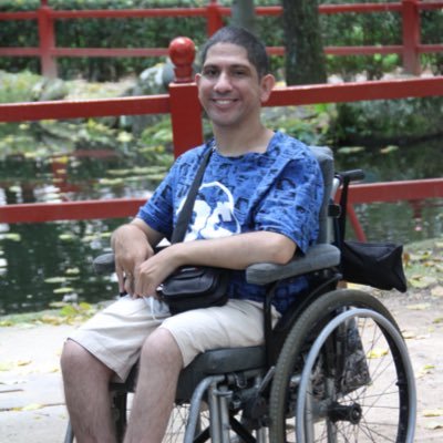 Jornalista, anda de cadeira de rodas, empreendedor e ativista da causa das pessoas com deficiência