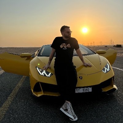 👔•Italian Entrepreneur 🇮🇹
 Caserta | Napoli | Italy 
🏗 @campomortocostruzioni Owner
📊Crypto investor 
🚘•Supercarlover
🌎My  map travels ⬇️
🛫19 country🌎