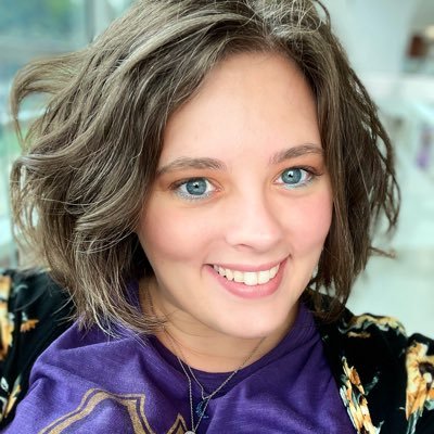 ECU alumna & comms specialist | photographer & writer | self-declared geek 🤓 | high-functioning fangirl 💛 (she/her)
