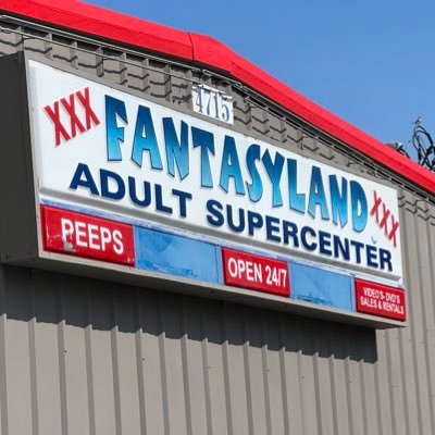 Fantasyland Tampa super fan. Let me answer any questions you have about your first GloryHole experience!