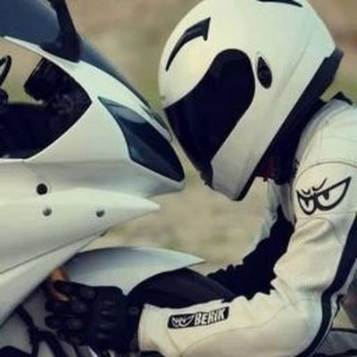 Marcin213700's profile picture. Zdanie kończy się kropką.