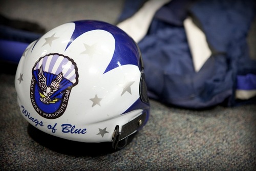 This is the official twitter for the United States Air Force Parachute Team Wings of Blue. Blue Skies...