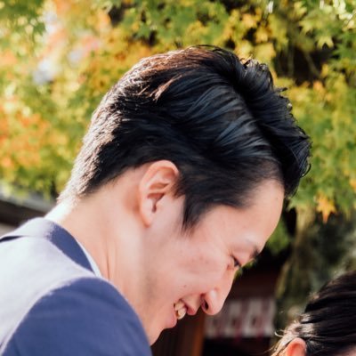 #西野亮廣エンタメ研究所 関西の某インフラ会社に勤めてます。 妻、娘(0歳児)の３人家族で子育てに奮闘中です！ 趣味はお酒、読書、ゴルフ、旅行。 最近は自宅で燻製作りにハマってます。