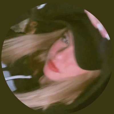 zeynepsolmazw's profile picture. 