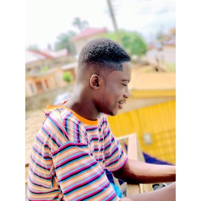 LilEzze1's profile picture. Music is my everything 🎙