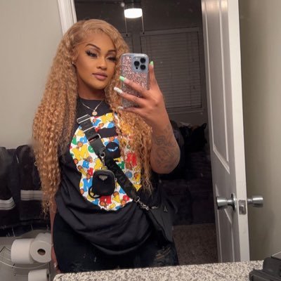 itschinooo_t's profile picture. NEW TWITTER .. LLCN🕊 90’s baby ☺️ follow my insta// itschinooo_t 😊