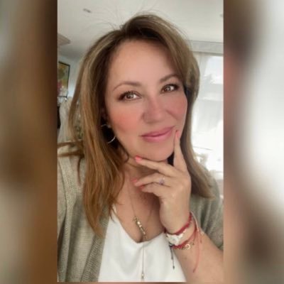 CONSULTORA DE BIENESTAR INTEGRAL. Humanista y meditadora. Speaker. Conferencista.