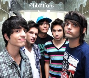 1º Fã Clube Oficial no twitter dedicado á banda @hb111rock . É fã? curte o som deles? Então segue ;) Dona :: @biasant . Oficializado em 01/09/11