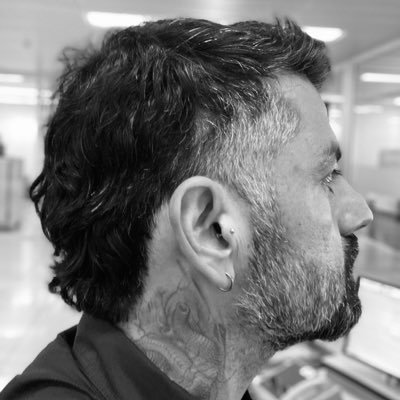 Es un veneno que llevo dentro, en la sangre metido... Trabajador, hijo. Doblemente zurdo